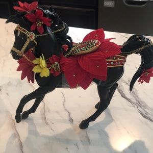 Breyer Holiday horse. Noche Buena